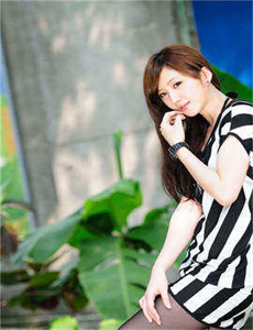 《搜同大陆防屏蔽网址-美女图片脱空一点不露app》